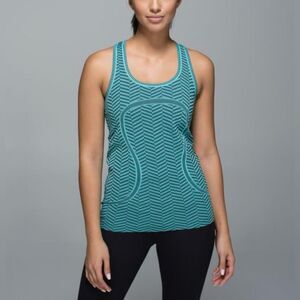 Lululemon Swiftly Tech Racerback Tank Heathered
Blue Tropics Zig Zag Print Sz4